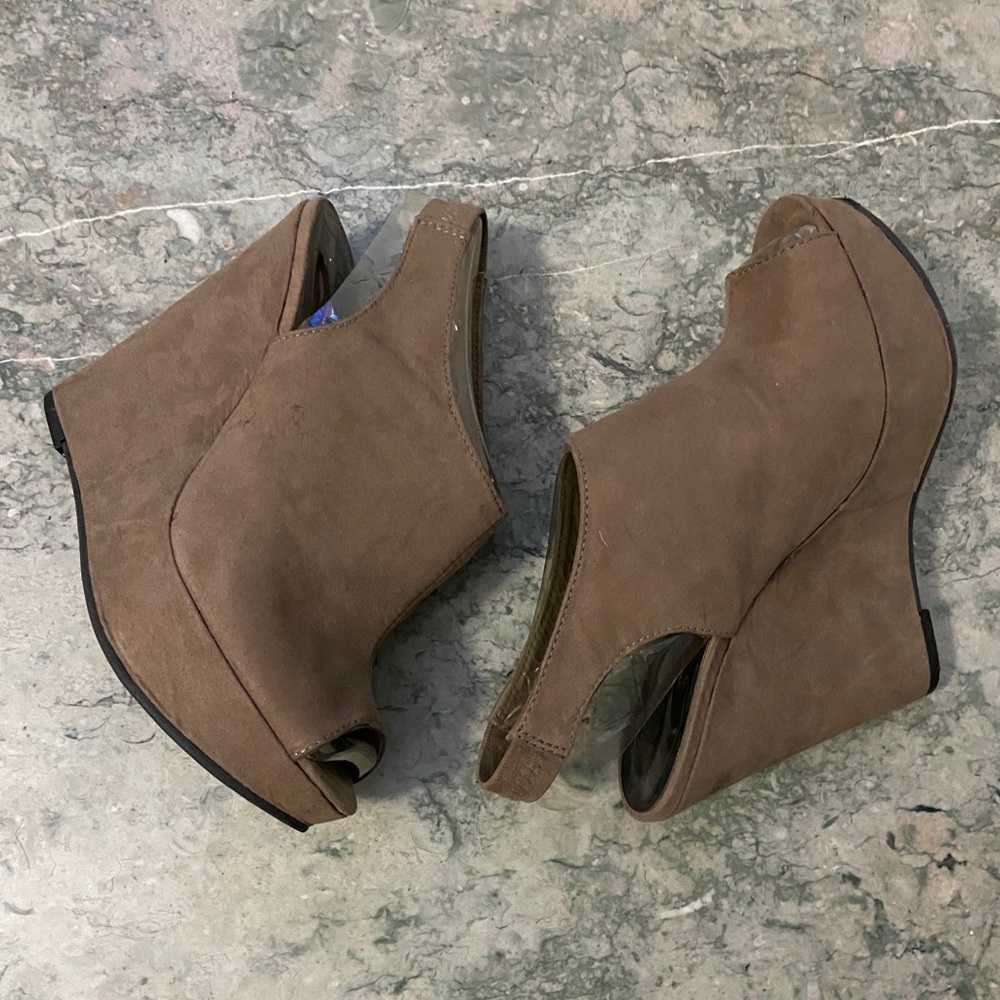 Carlos Santana Wedges